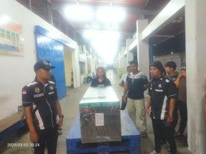 Penjemputan jenazah almarhun neston di bandara manado